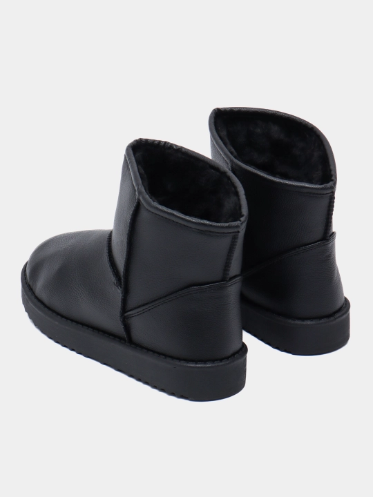 Угги  UGG— это популярные сапоги из натуральной двусторонней овчины
