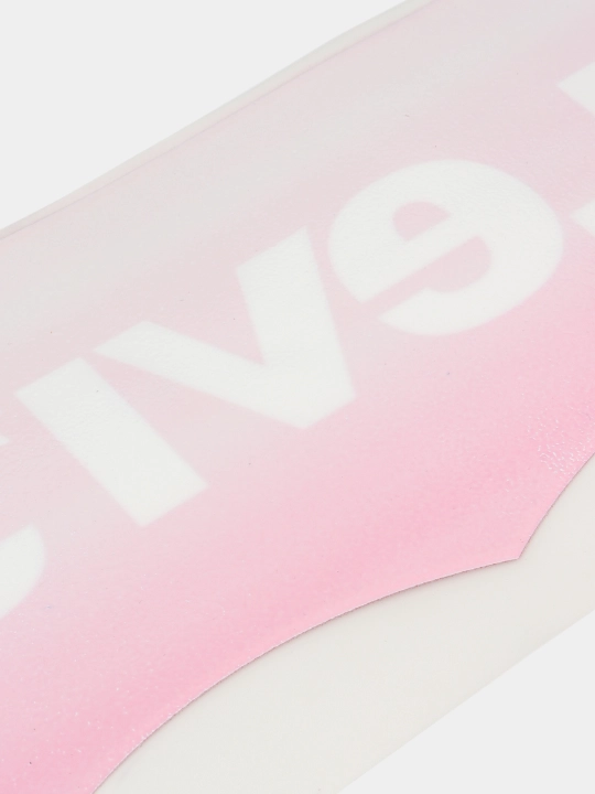 Levi's kiyimlariga applikatsiya