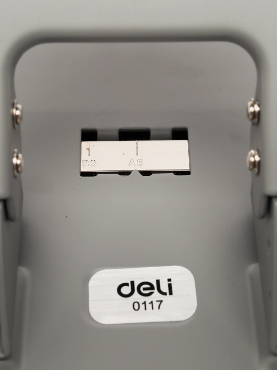 Дырокол Deli 0117