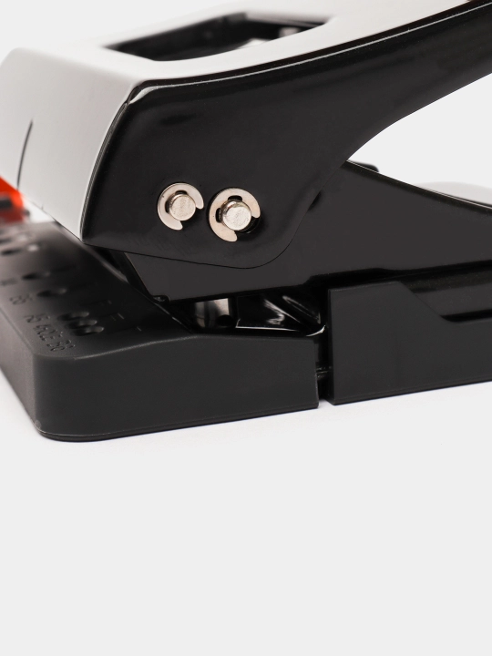 Дырокол Deli E0142bla Power Saving, черный, 25 листов q0000003540