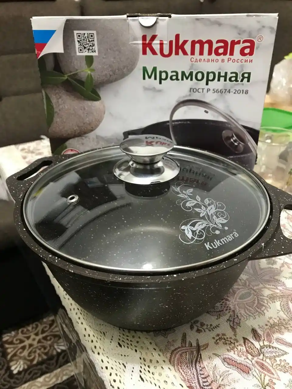 Kastryulya Kukmara, shisha qopqoq bilan, kofe mramor