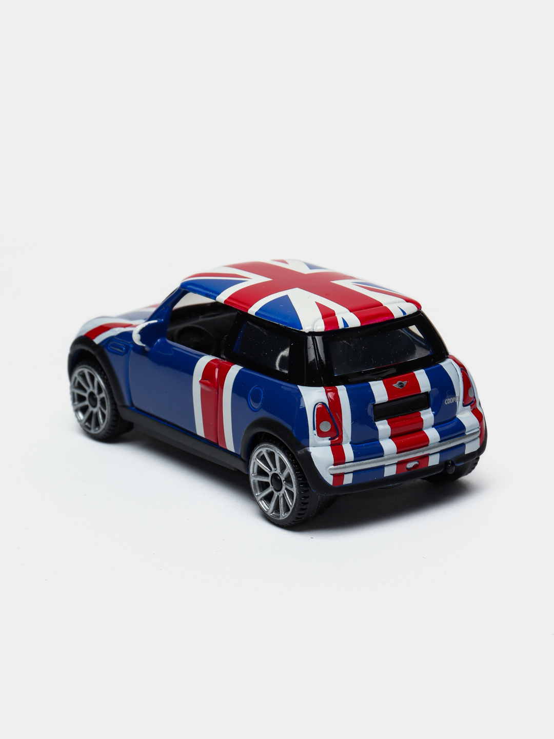 Игрушка машинка Harrods Union Jack mini Bmw, c рисунком английский флаг  купить по низким ценам в интернет-магазине Uzum (137928)