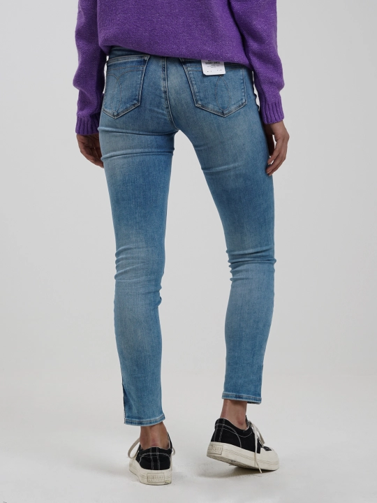 Ayollar jinsisi Calvin Klein J20J215401 1AA