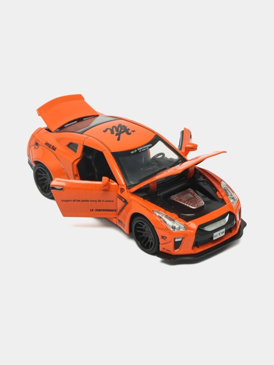 Metall mashina Nissan GTR 1:32