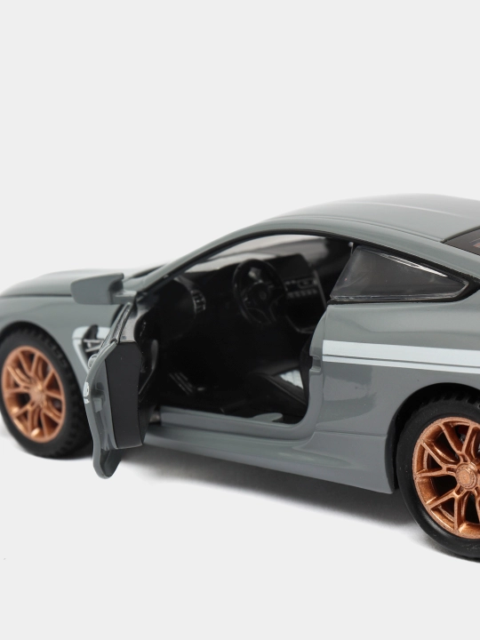 Metall mashina BMW M8 Thunder M, 1:32