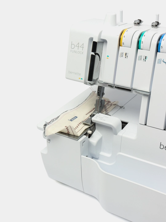 Оверлок Bernette Funlock b44