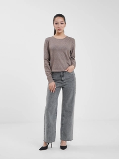 Коричневый
