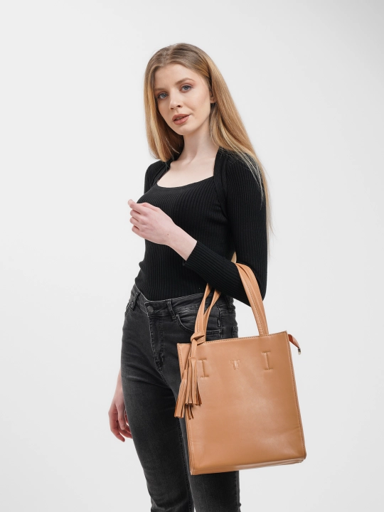 Sumka ayollar uchun tote eko teridan uzun tutqichli va kistali 28×32×13 sm