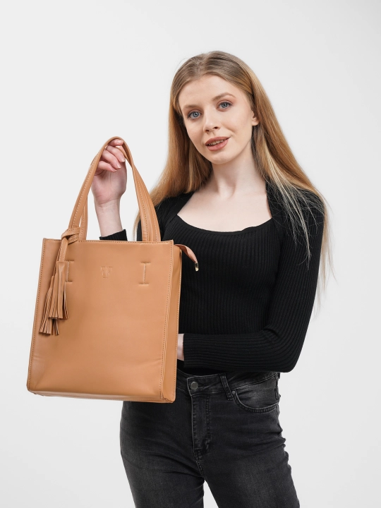 Sumka ayollar uchun tote eko teridan uzun tutqichli va kistali 28×32×13 sm