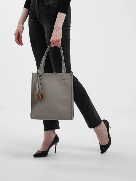 Sumka ayollar uchun tote eko teridan uzun tutqichli va kistali 28×32×13 sm
