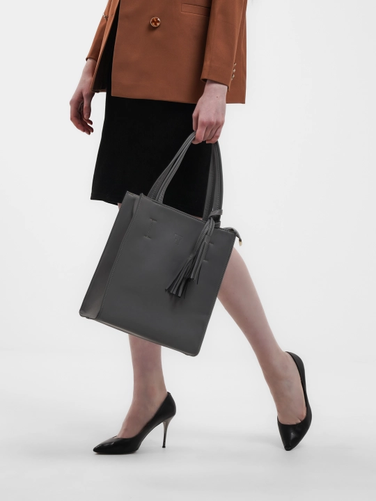 Sumka ayollar uchun tote eko teridan uzun tutqichli va kistali 28×32×13 sm