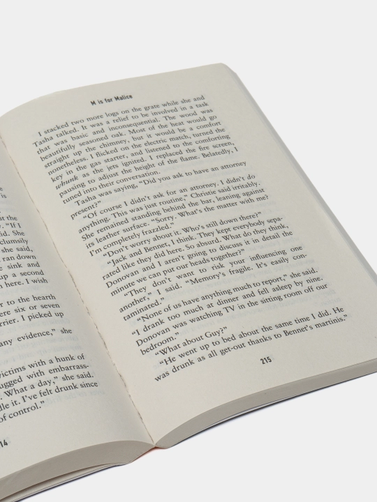 M Is For Malice, Sue Grafton
