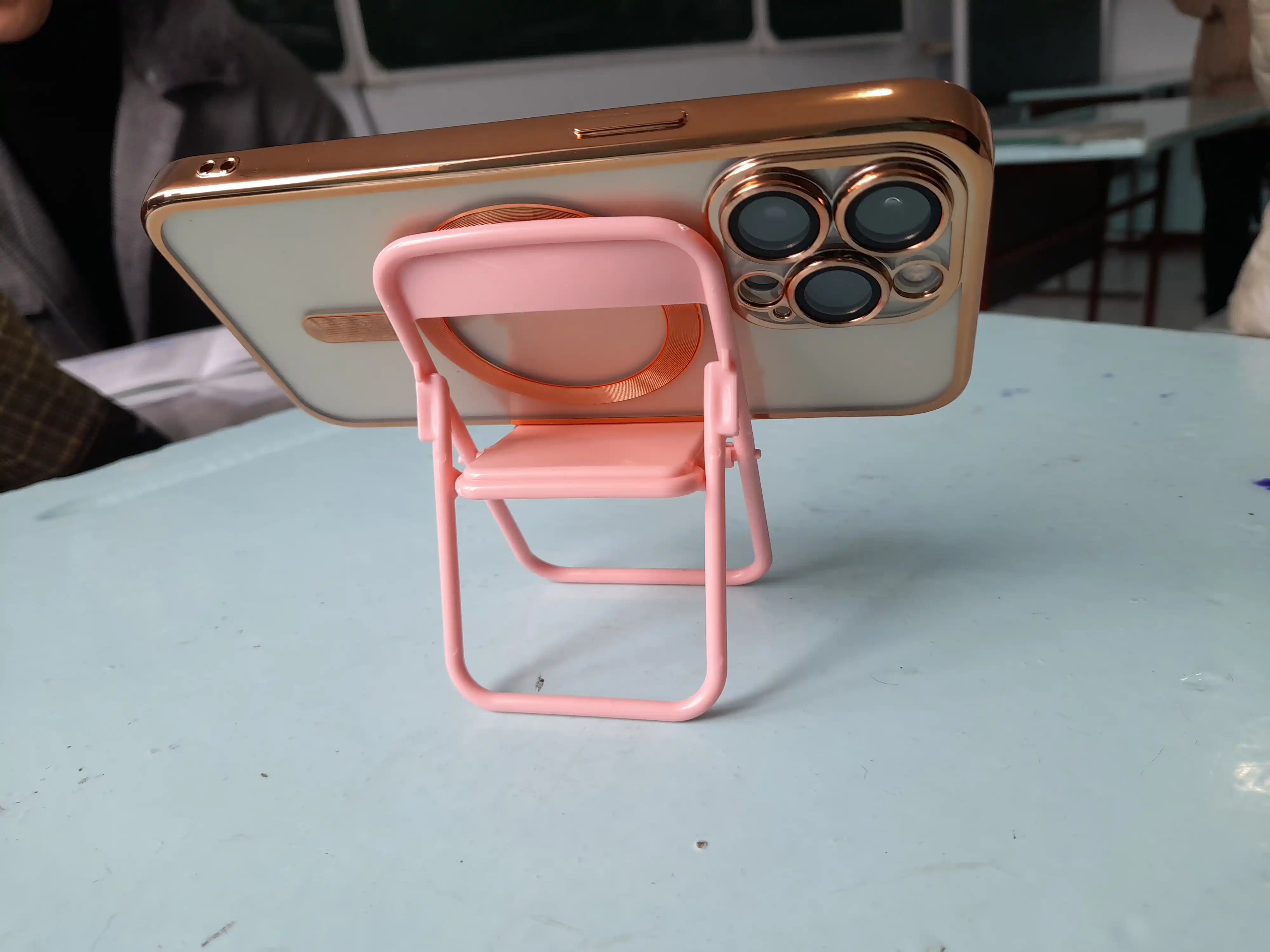 Plastik telefon ushlagichi, mini-stul