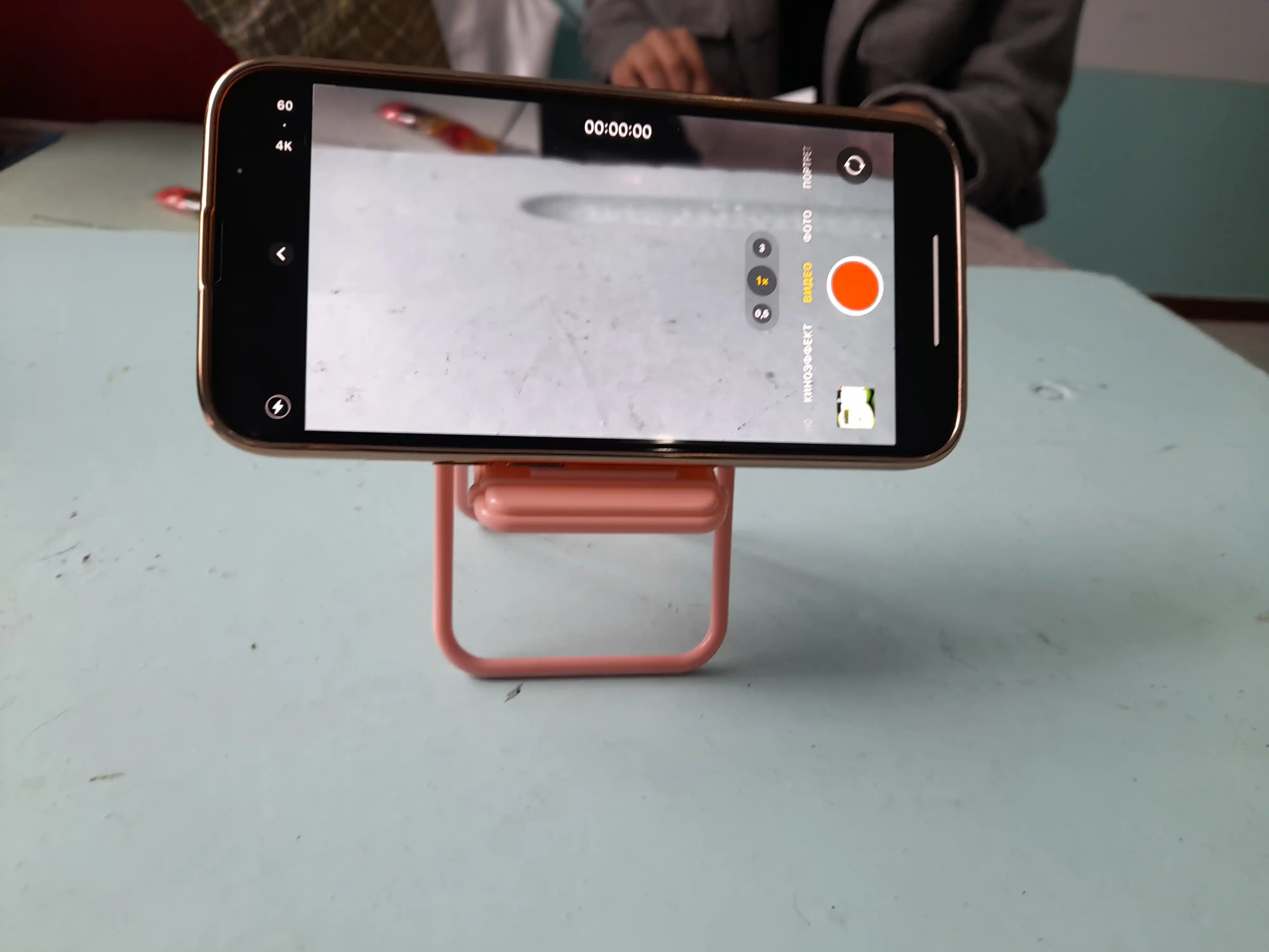 Plastik telefon ushlagichi, mini-stul