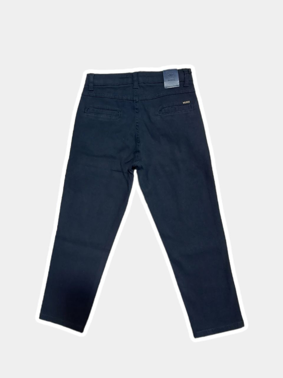 U egilib, uning mushuki korindi. Jinsiy olatni chiroyli opish