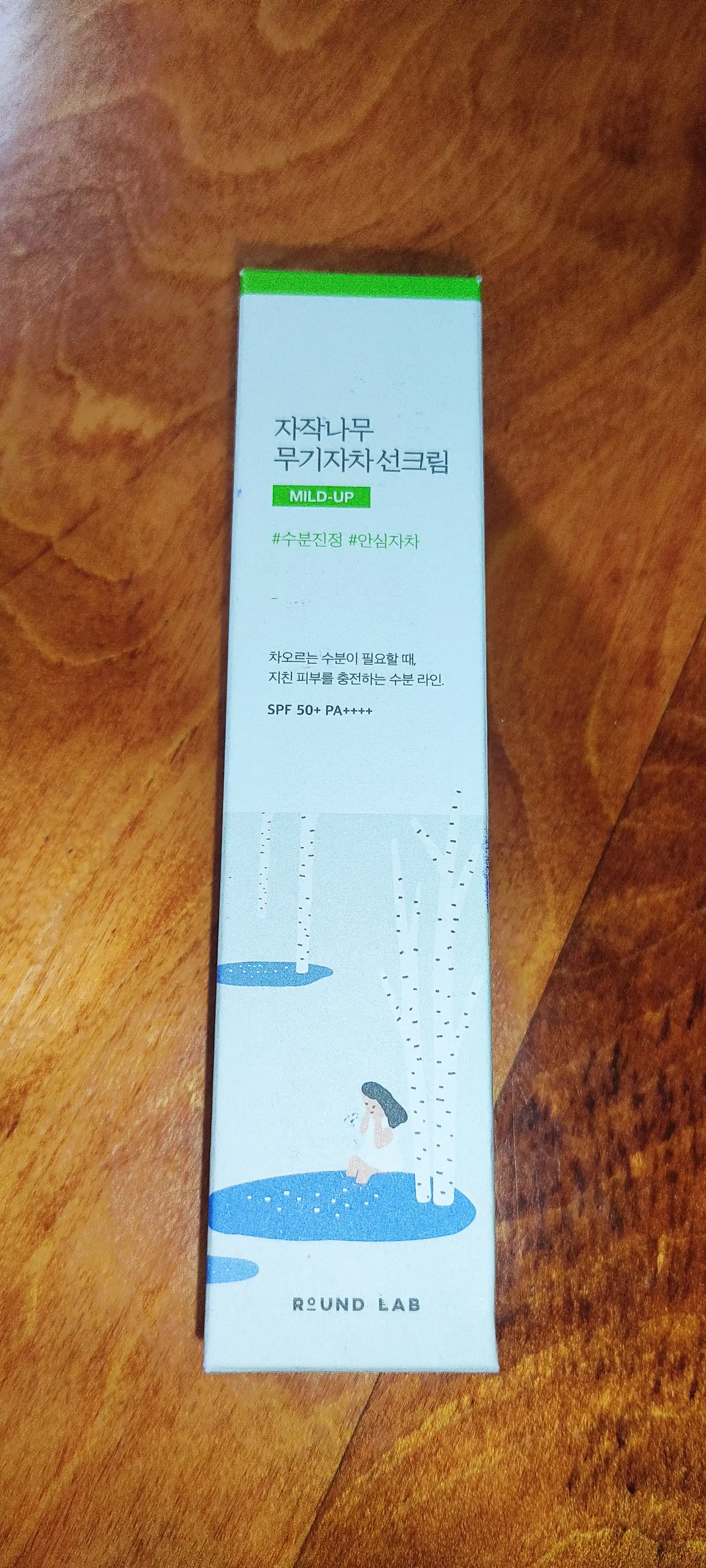 Yog'li teri uchun tinchlantiruv SPF krem Round Lab Birch Juice Moisturizing Mild-Up, 50 ml