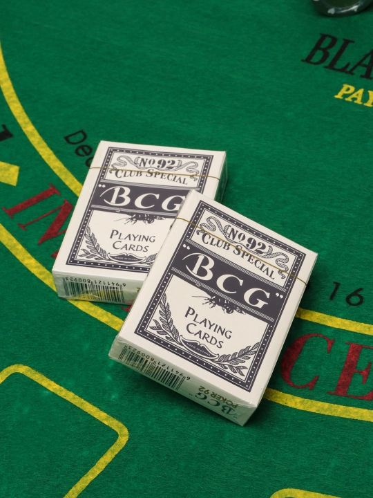 Poker uchun to'plami Texas Hold'em Poker Set, nominal qiymati bo'lgan 200 ta fishka