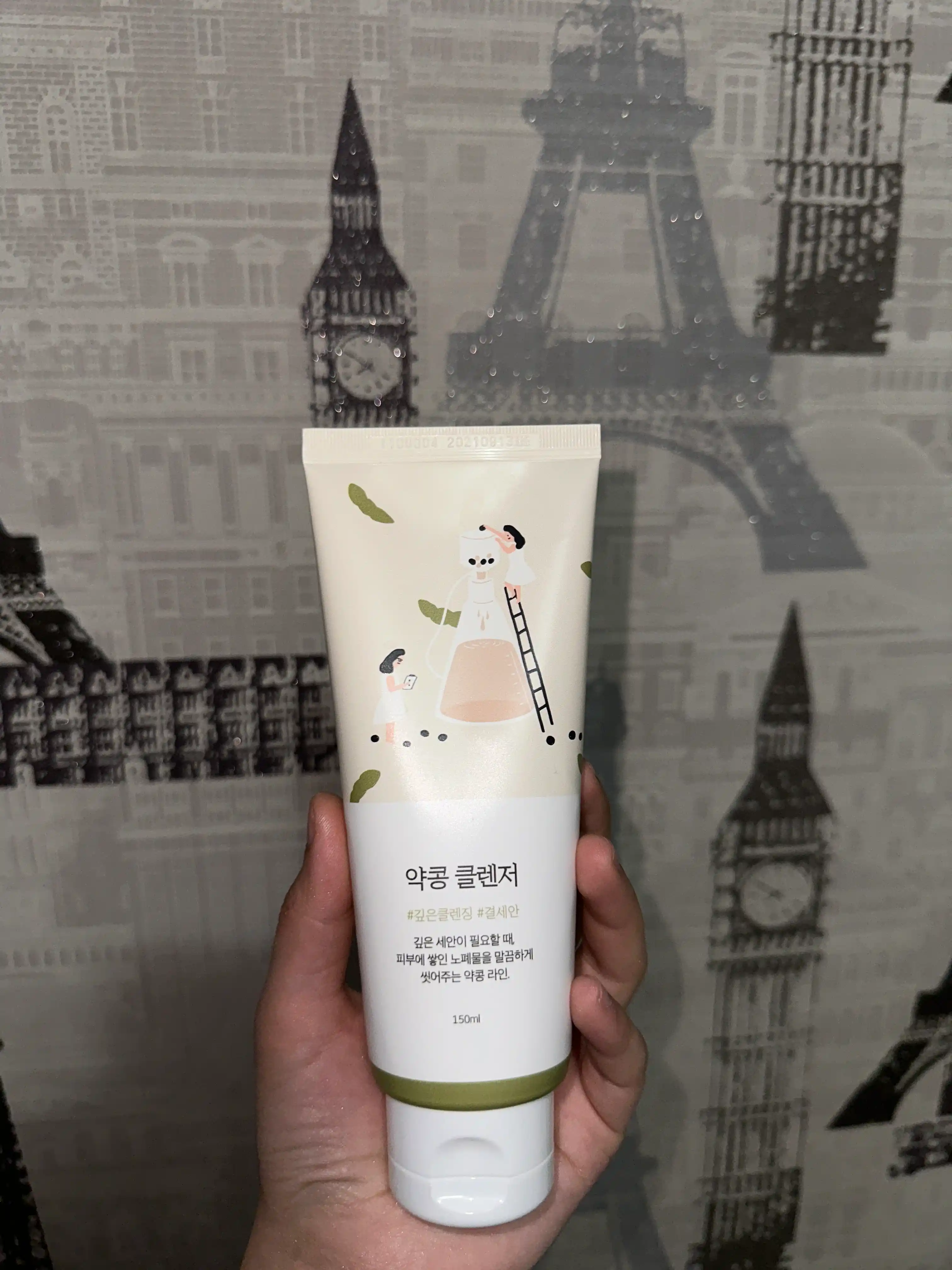 Питательная пенка против черных точек Round Lab Soybean Cleanser, 150 мл