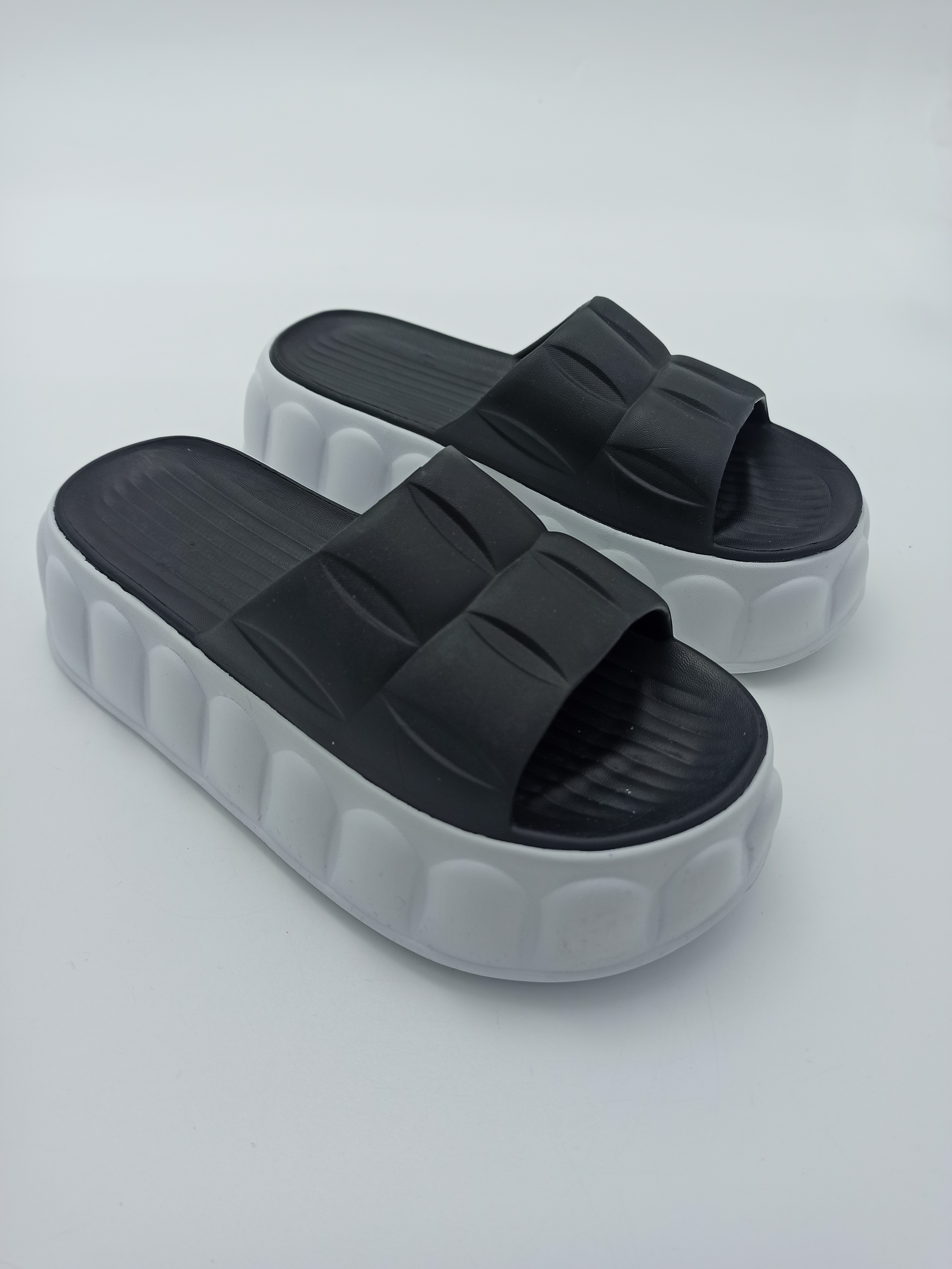 Хилфигер пляжные сланцы. Подошва для шлепанцев. Подошва сланца. Шлепанцы с подошвой паутинка. Подошва шлепок.