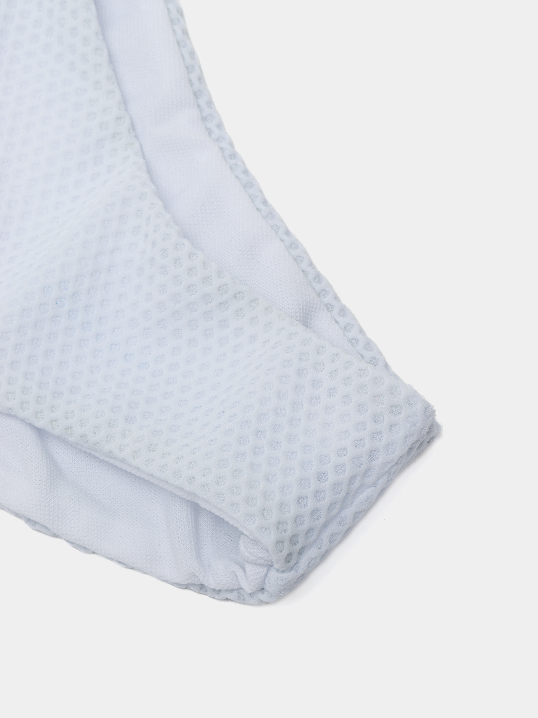 Yalangoch xonanda Zara surati