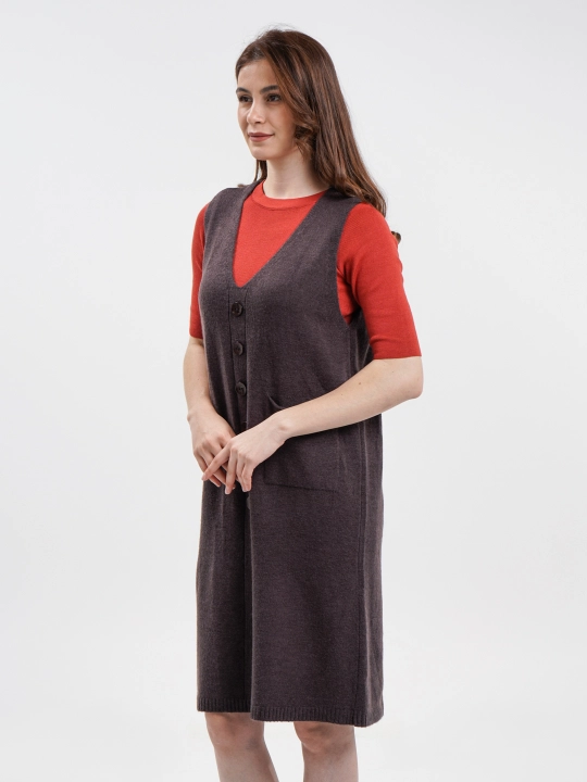 Ayollar sarafani tugmali