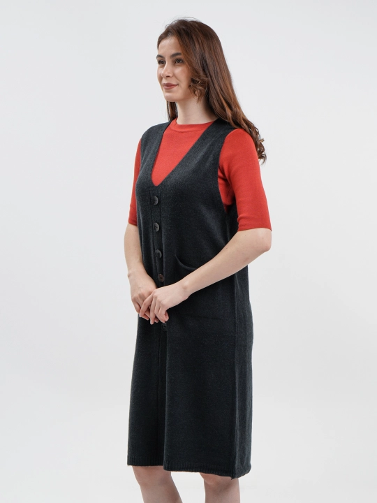 Ayollar sarafani tugmali
