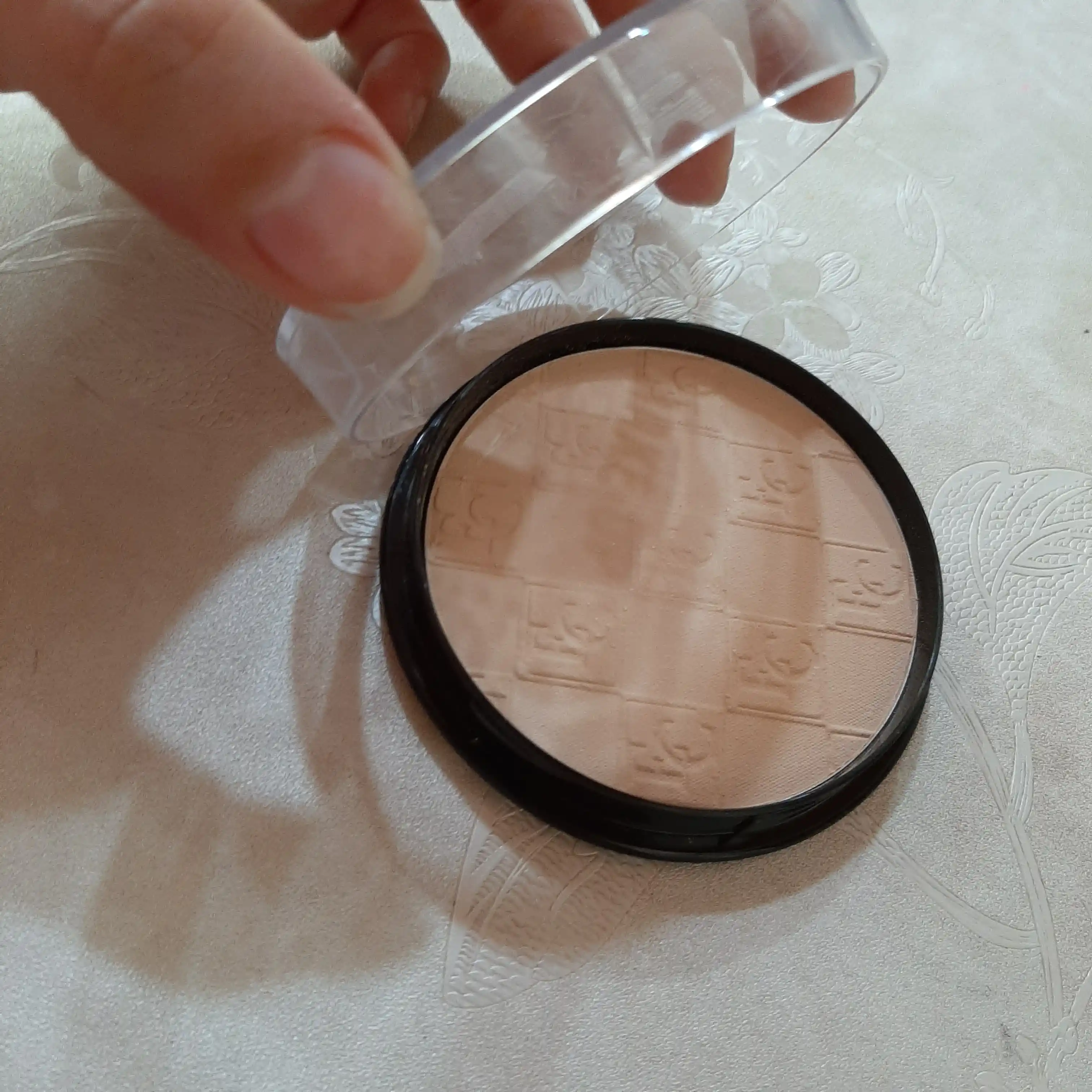 Пудра Eveline Anti Shine 35, матирующая и минеральная