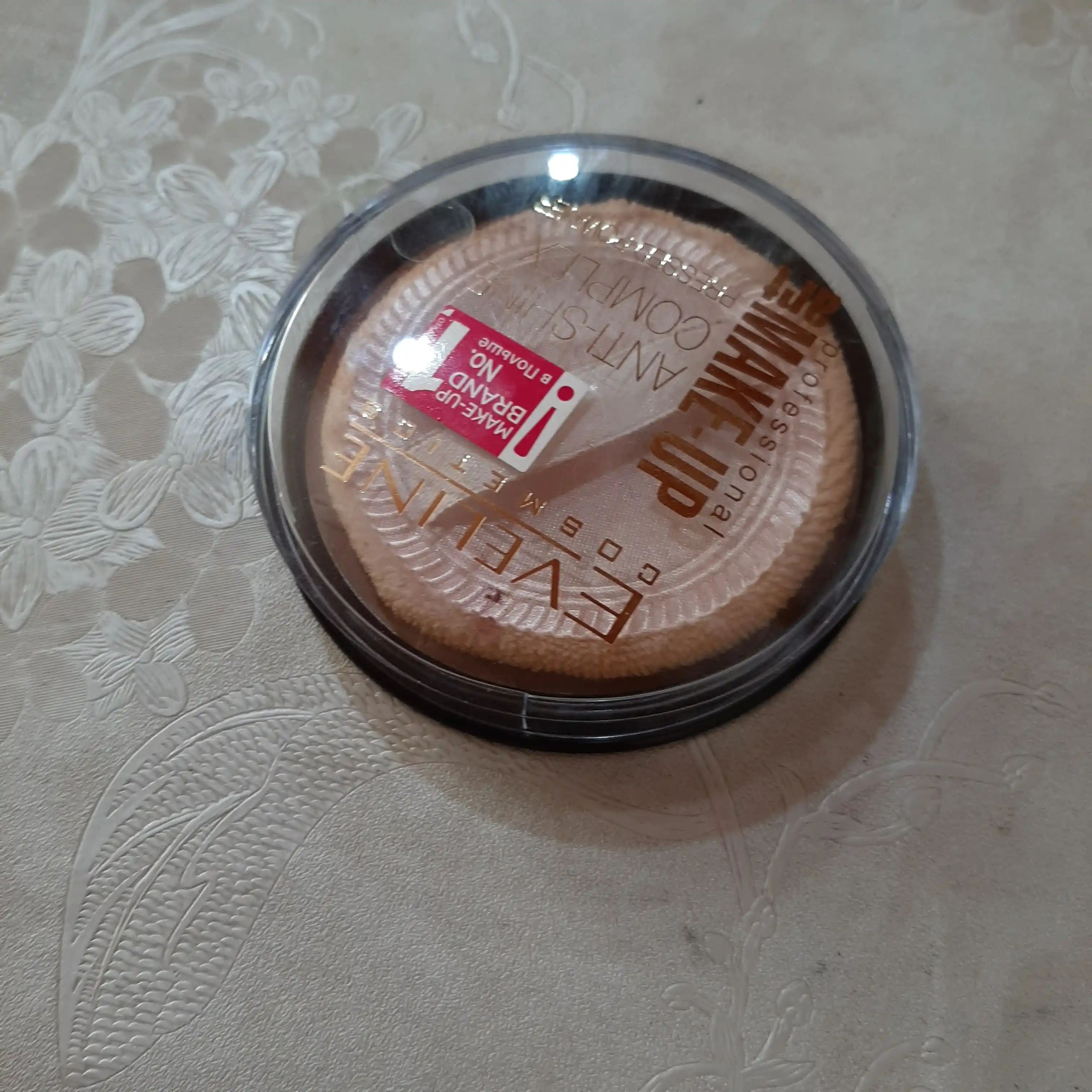 Пудра Eveline Anti Shine 35, матирующая и минеральная