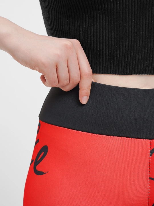 Ayollar uchun legginslar, sportli