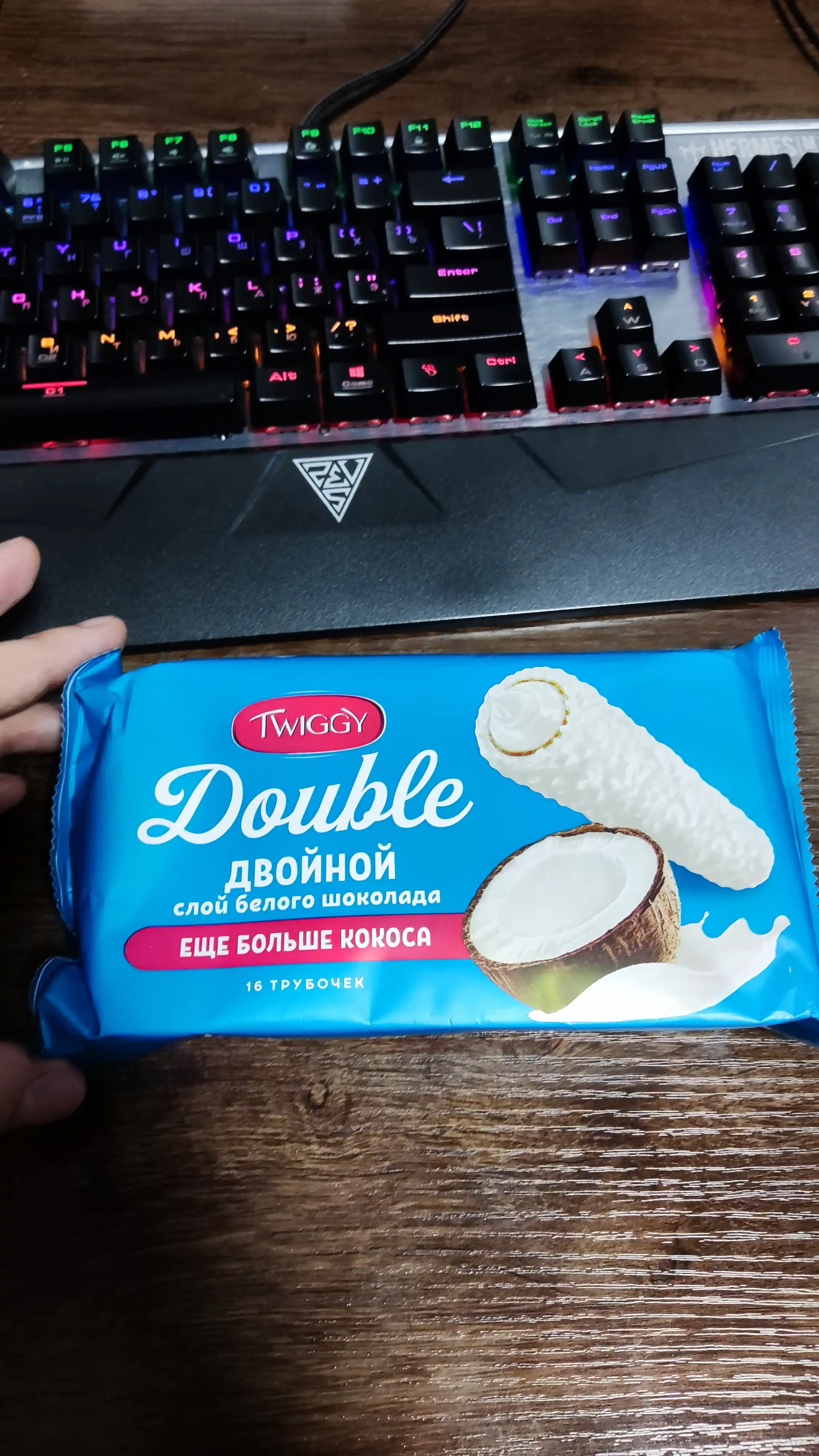 Vafli naychalari kokos bilan Twiggy Double oq shokoladli, 185 g