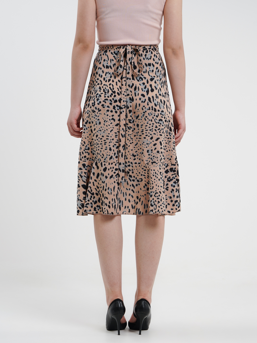 Uzoq shifon yubka bilan qisqa liboslar Uzoq shifon yubka bilan qisqa liboslar