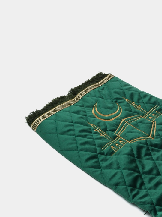 Diniy to'plam ibodat uchun Arabcha Qur'on kitobi, joynamoz, tasbeh, zam zam, sovg'a qutisi