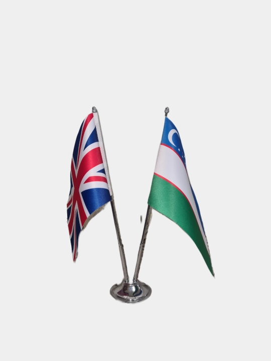 O'zbekiston Respublikasi va Buyuk Britaniya stol bayroqlari, ikki qismli metall stend bilan