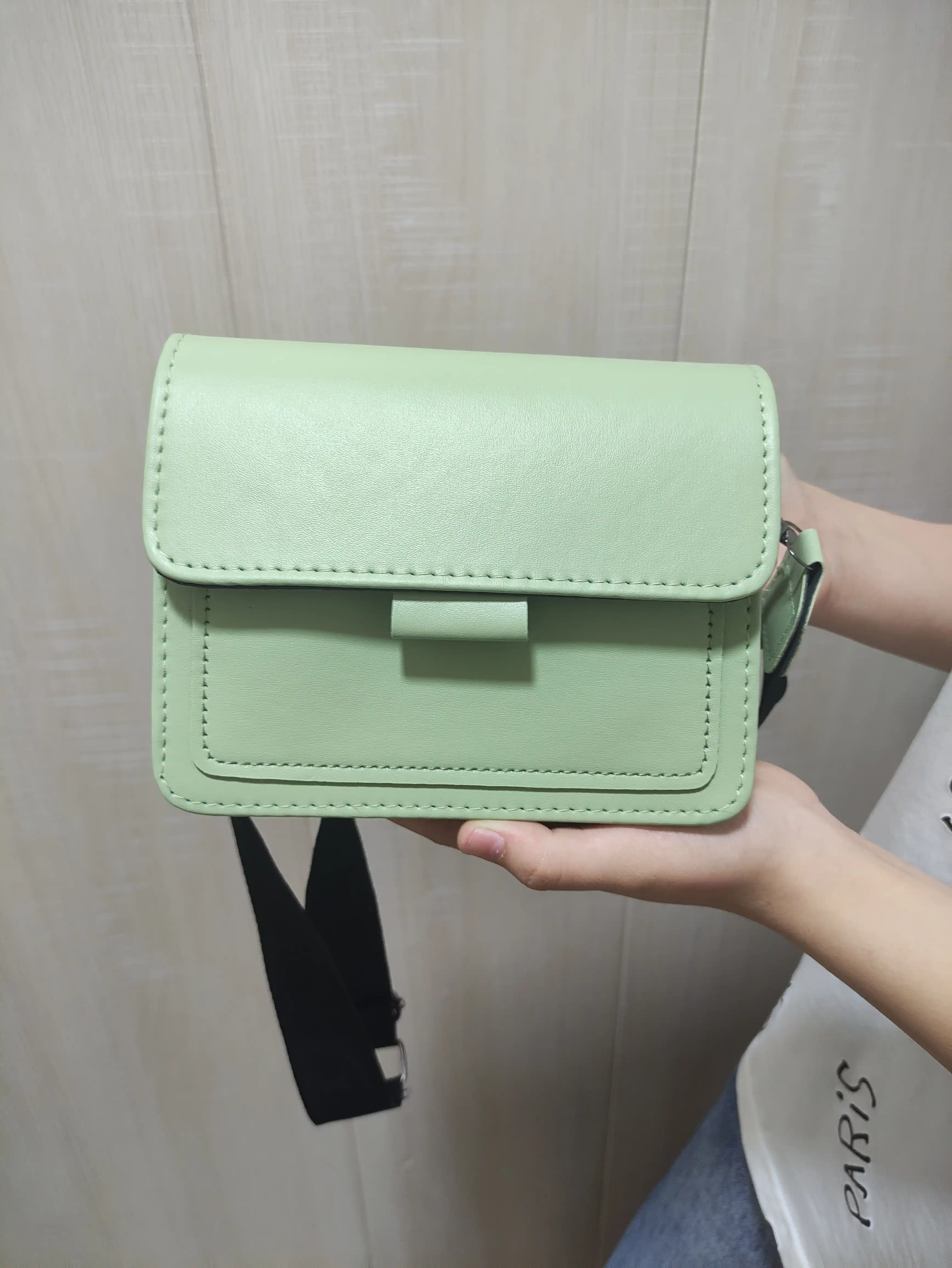 Ayollar yelkama sumkasi Liberty, eko-charm