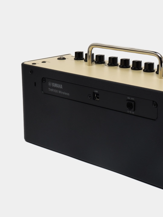 Гитарный комбоусилитель YAMAHA THR 10ll беспроводной USB с набором эффектов