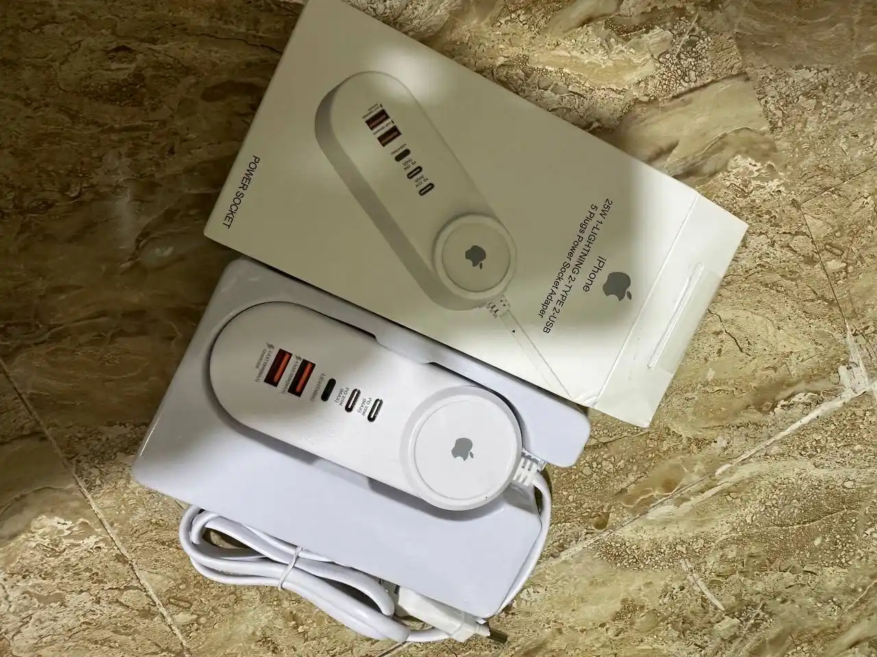 Универсальное зарядное устройство удлинитель, с 5 портами, 2 USB, 2 Type C, 1 Lightning