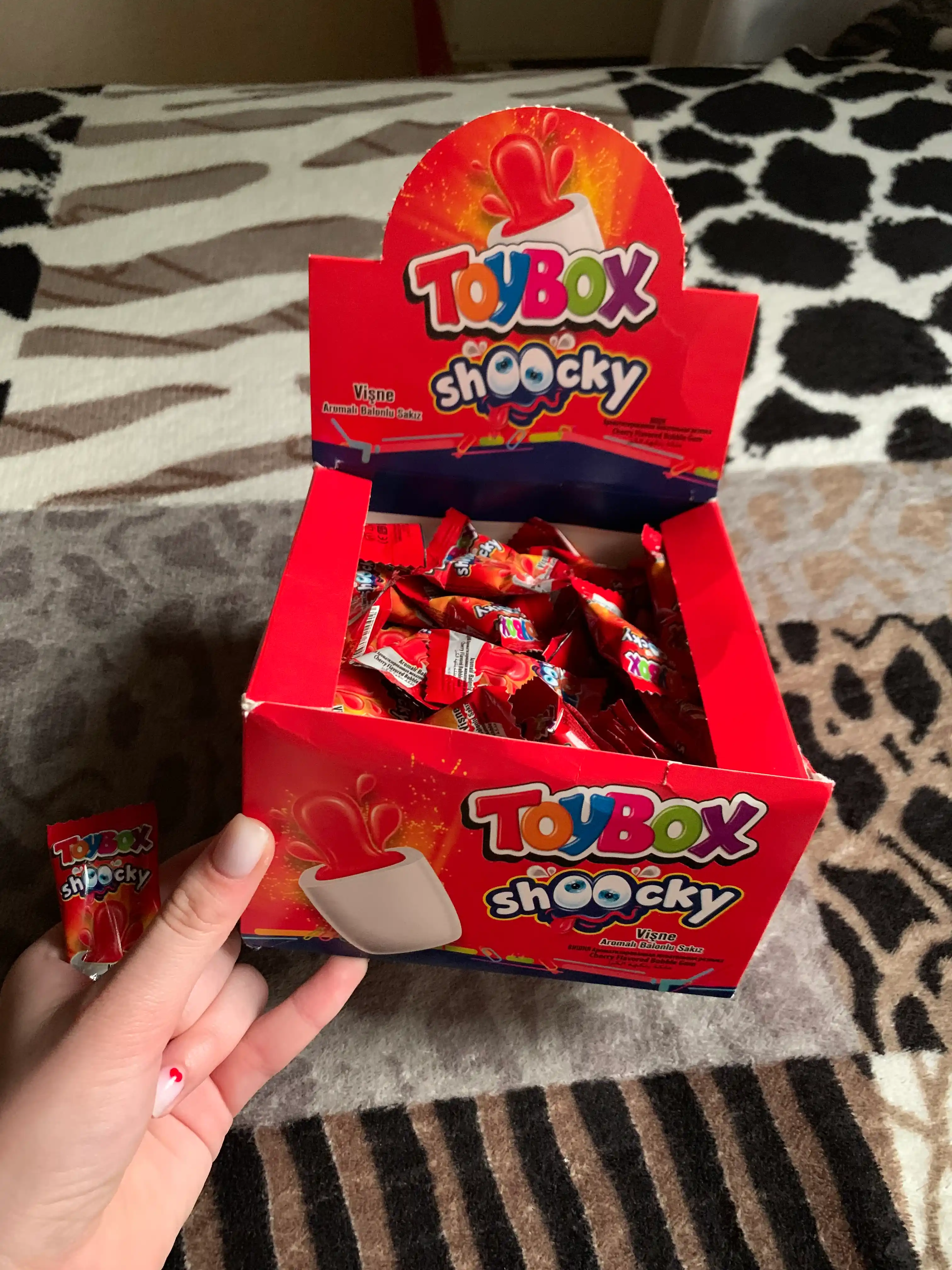 Saqich Toybox Shoki, nordon, gilos ta'mi bilan, 400 g