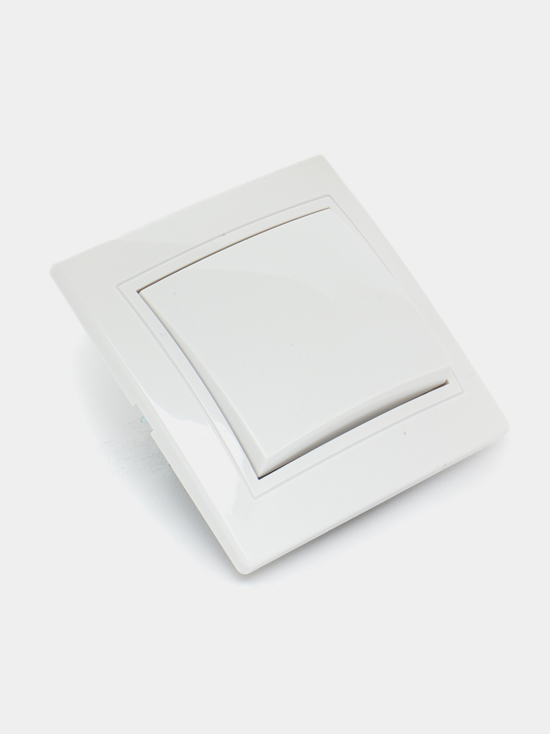 Розетка iek erv20-k01-10-dm,10а, белый. Вс10 1 0 кб. Iek evk10-k01-10-dm. Вс10 1 0 кб. C з/к с крышкой 16а кварта (белый).