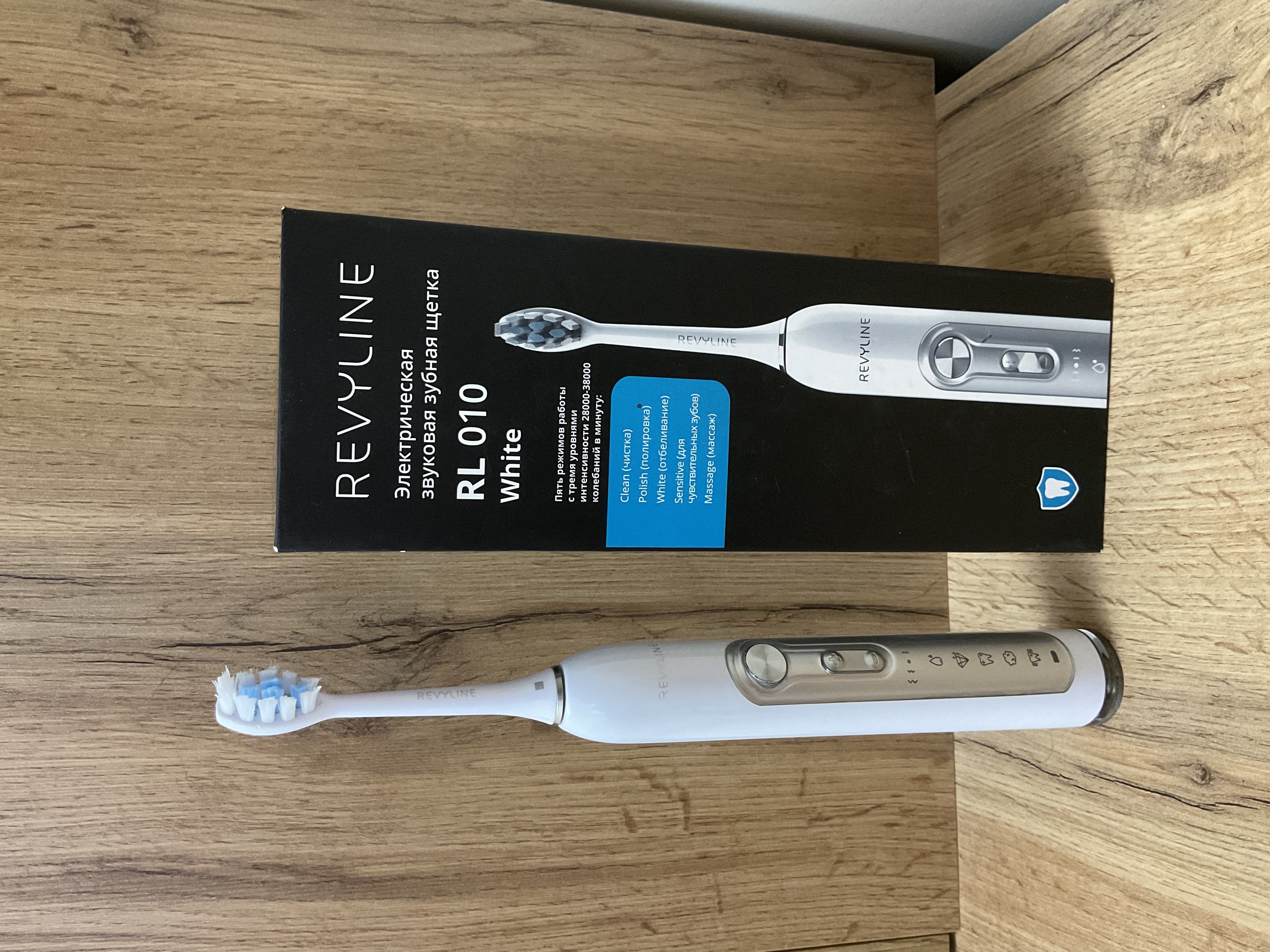 Revyline RL 010 White elektr tish cho‘tkasi, 5 ta rejimli, 3 ta nasadkali, IPX7