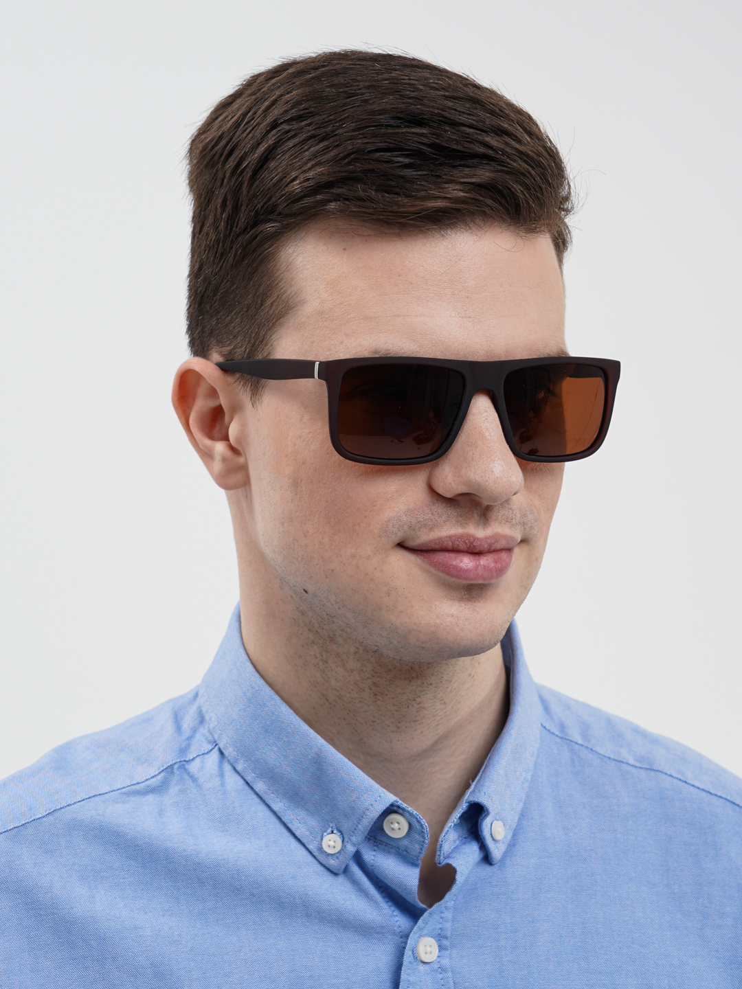 Bir rus olomon erkaklar civcivning kokraklarini.