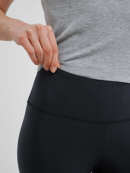 Ayollar uchun sport legginslar, losinalar