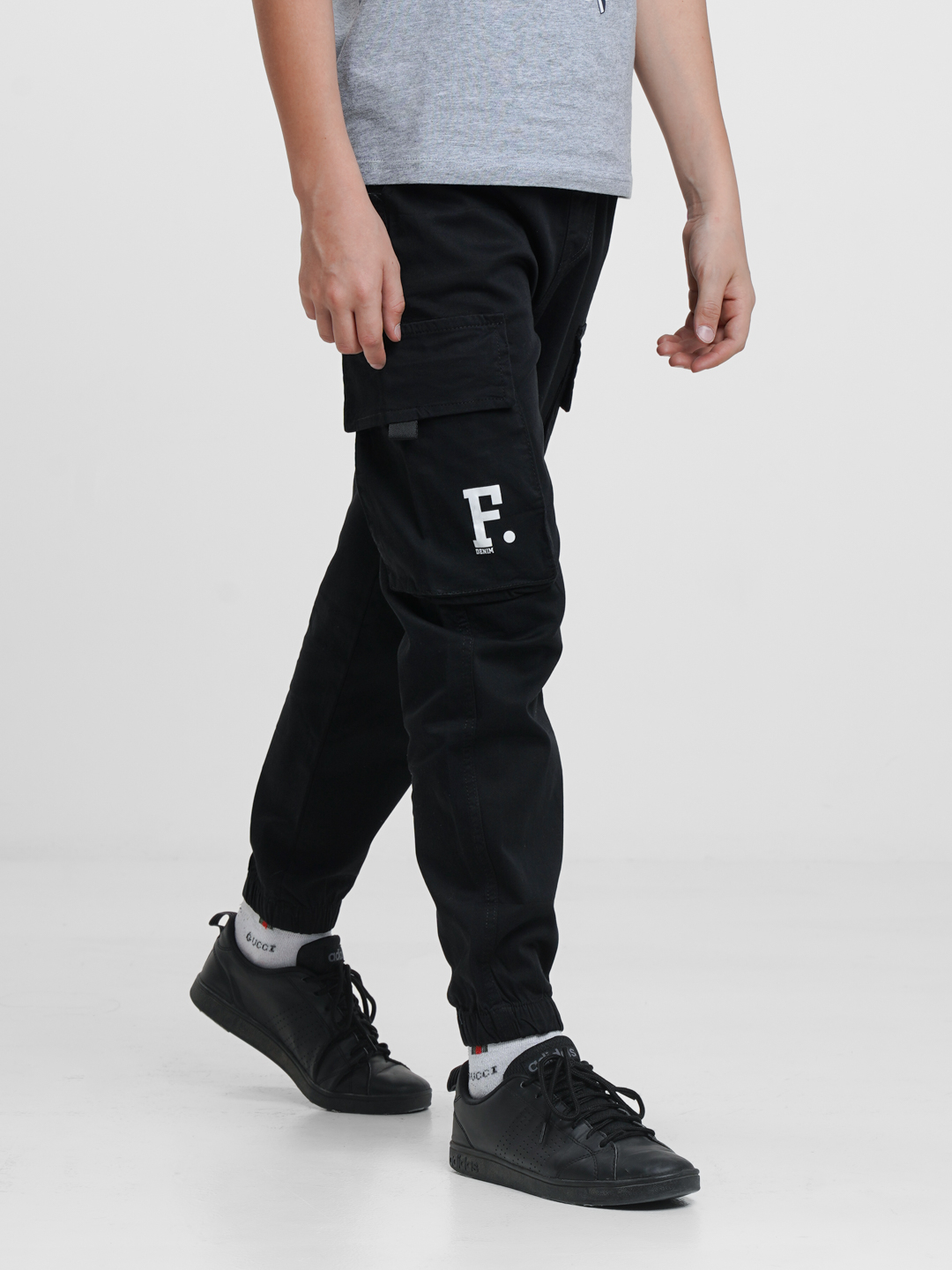 Men sizga kokraklarimni Skype orqali korsataman.