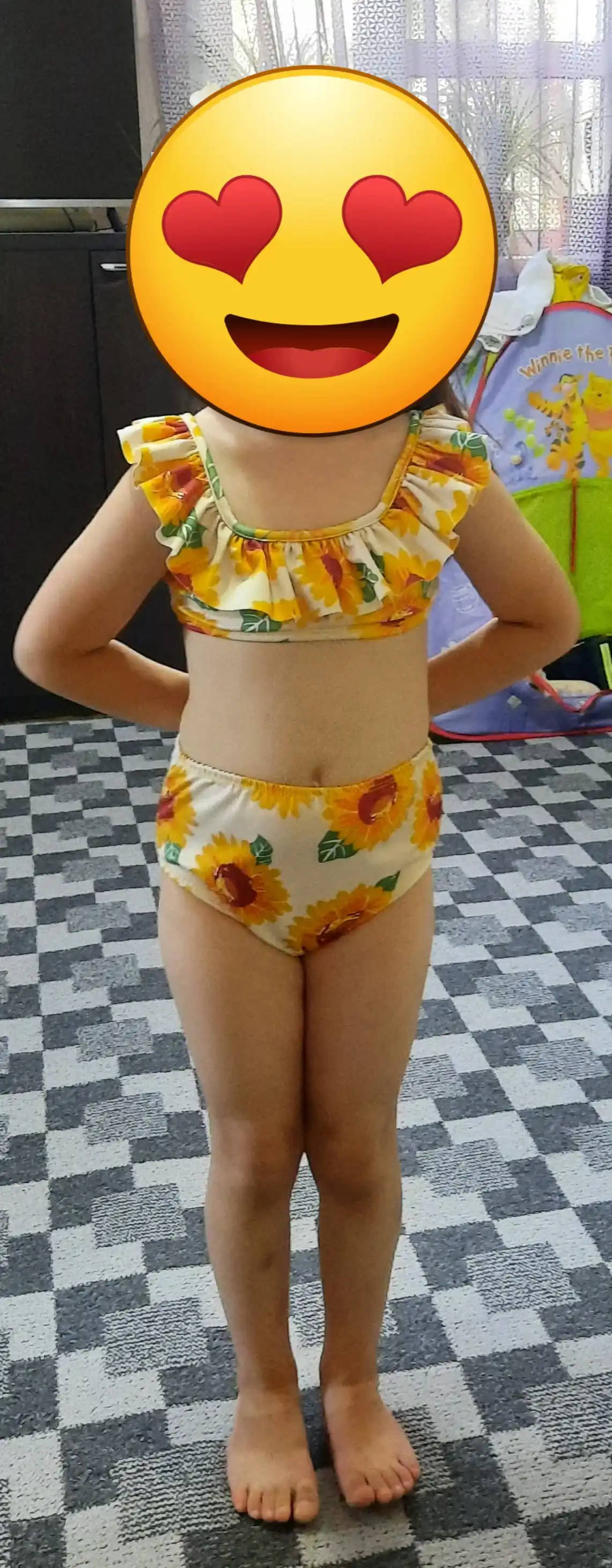 Alohida bolalar uchun gulli suzish kiymi