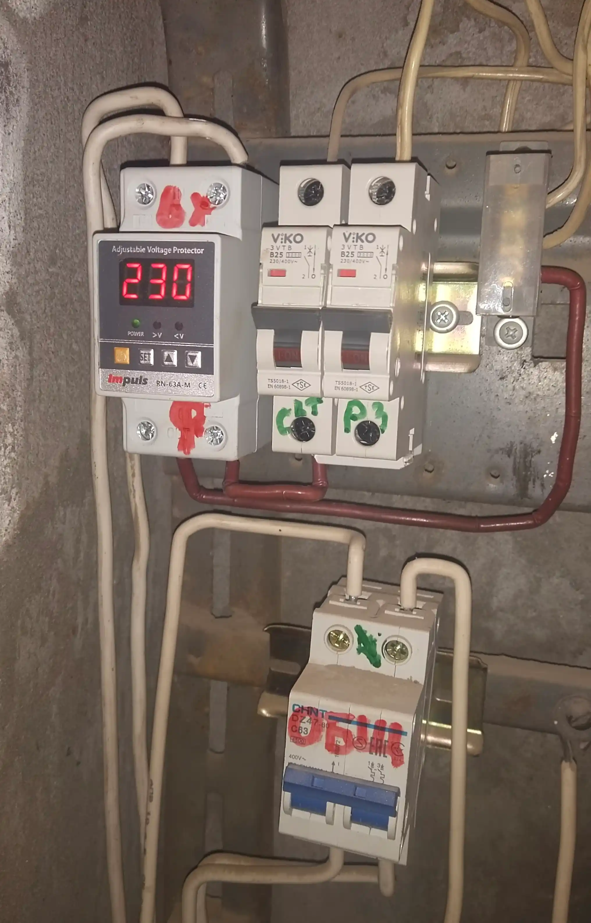 Kuchlanish relesi PROTECT 16A - 1 faza rozetka uchun