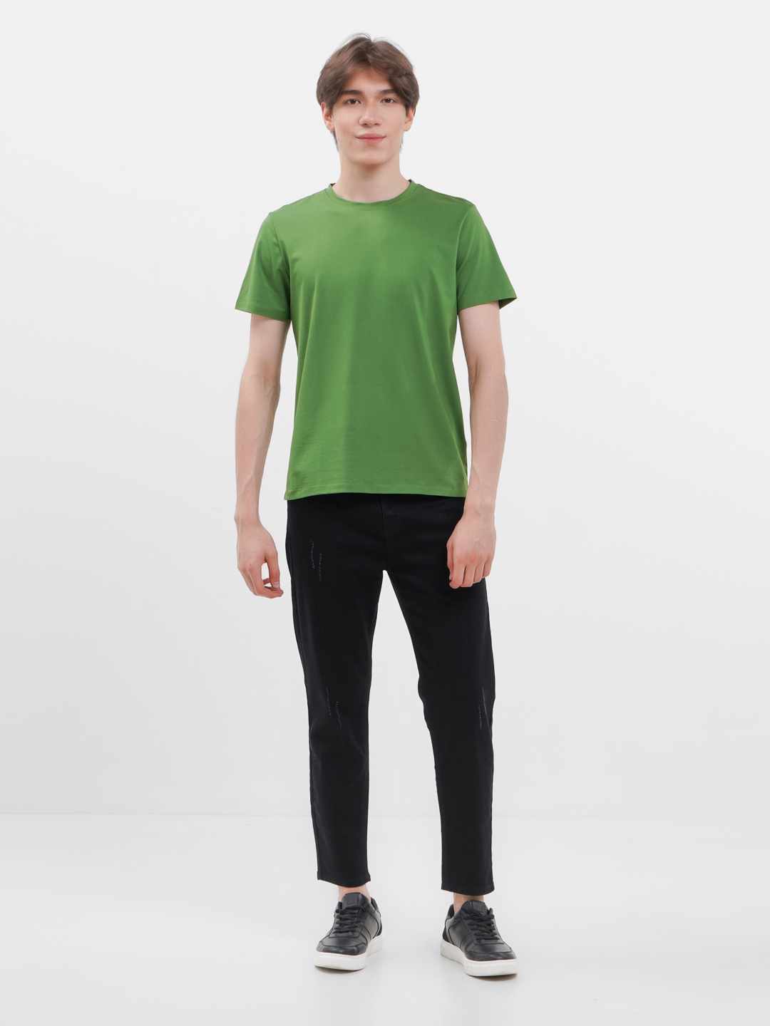 Erim vannaxonada jilmayib yurardi.