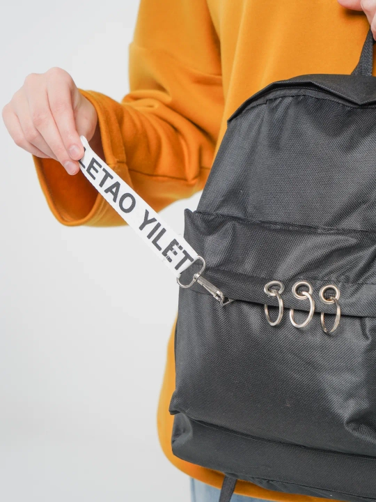 Ayollar sport sumkasi, metall halqalqlari bilan universal