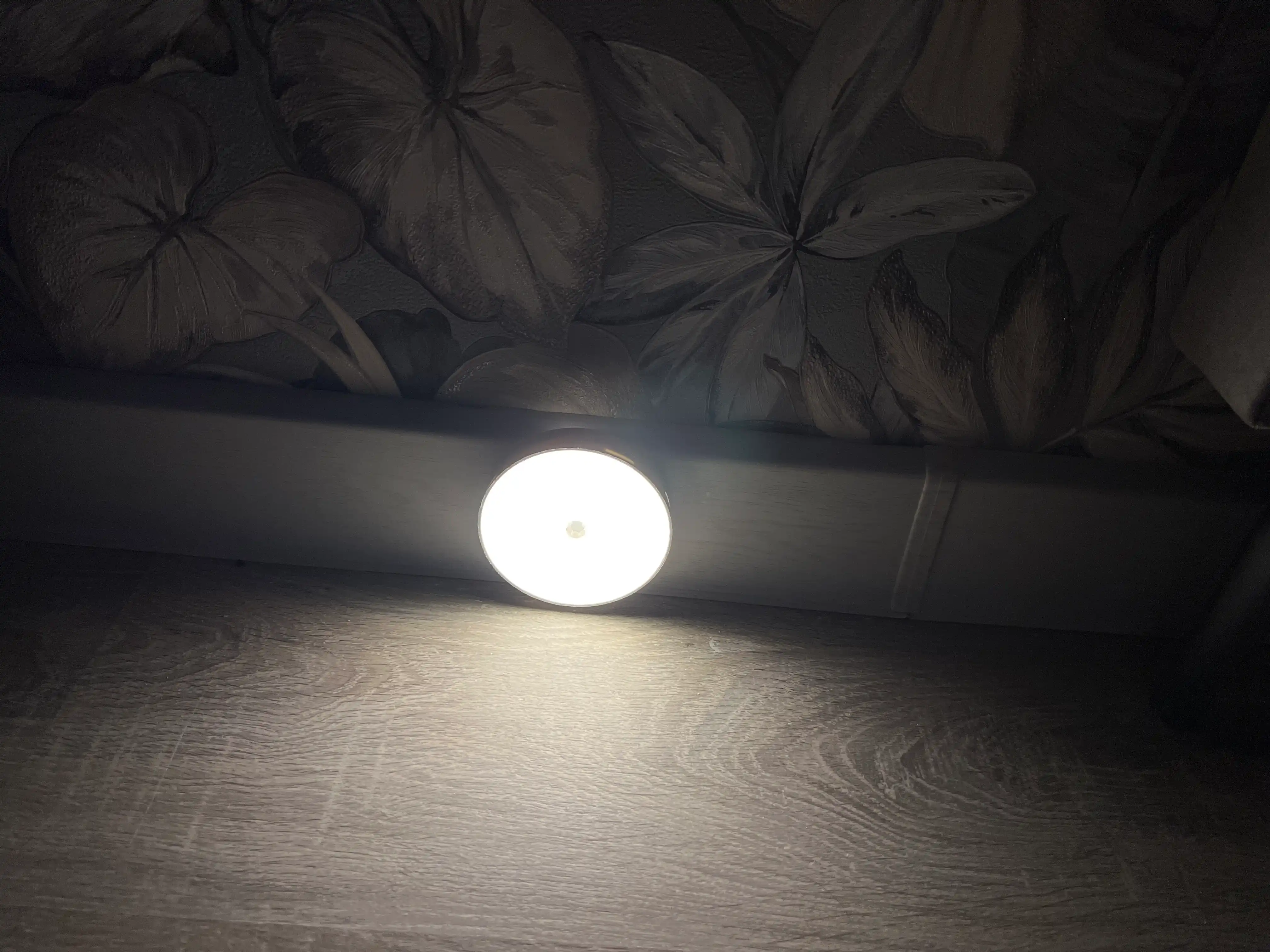 Simsiz LED chiroq, tungi yorug'lik, akkumulyatorli, harakat sensori bilan chiroq