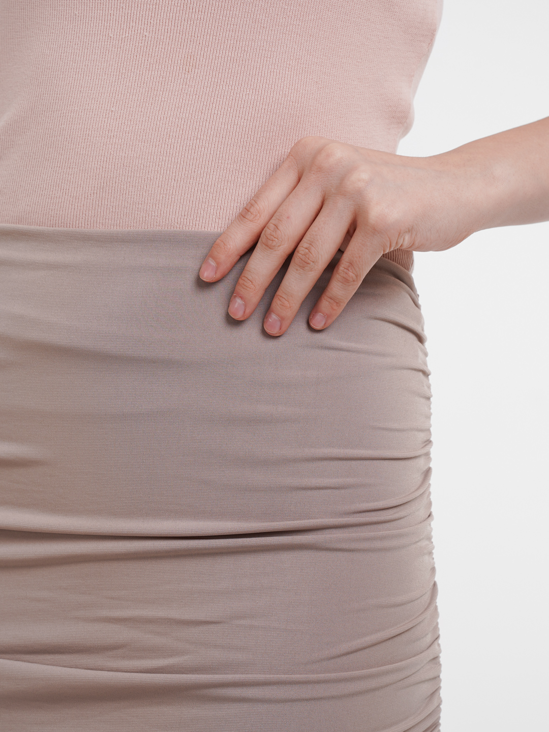 Katta sonlar, kalta yubkalar, erotika Katta sonlar, kalta yubkalar, erotika