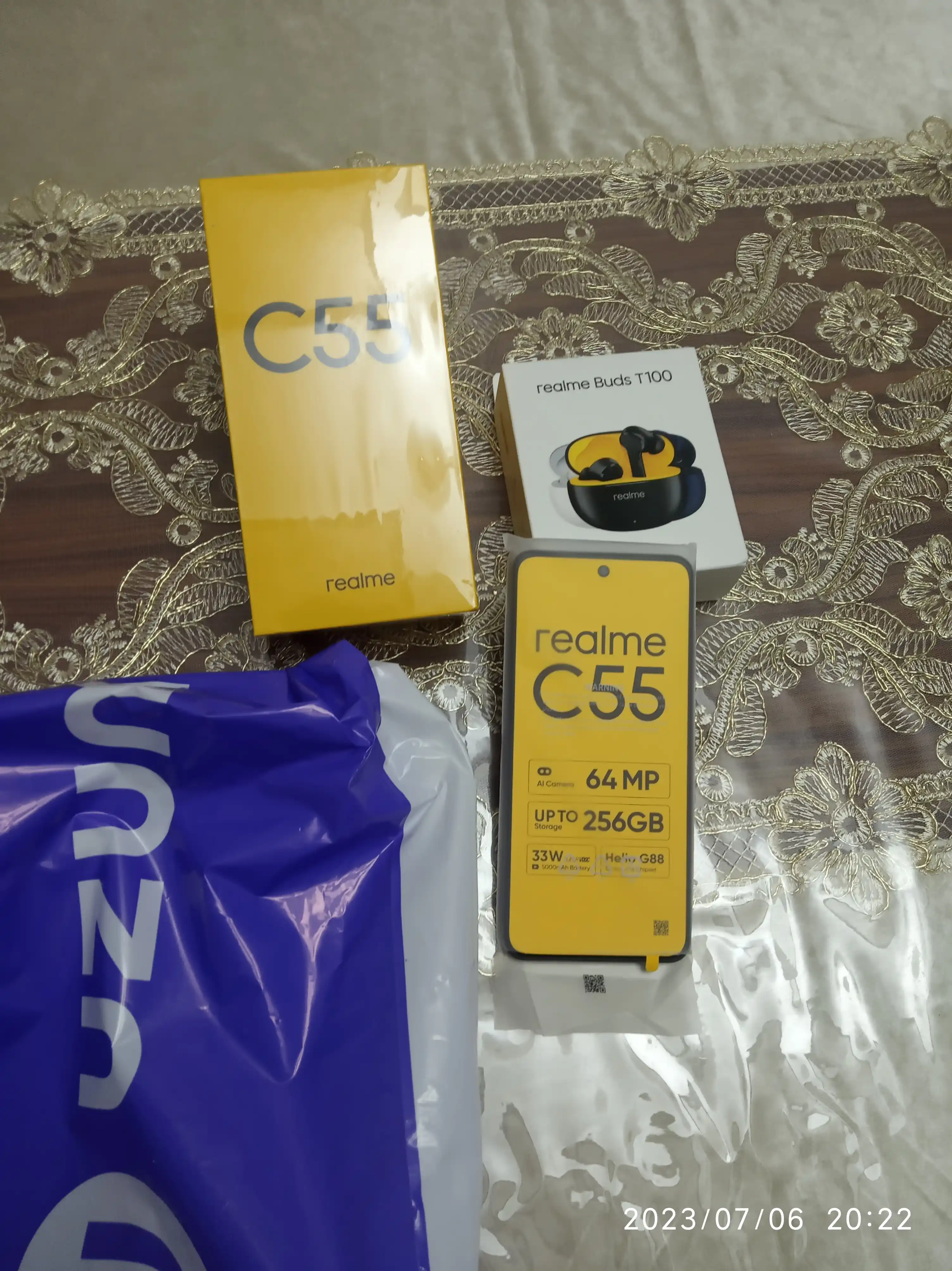 Смартфон realme C55  + беспроводные наушники T100 Buds