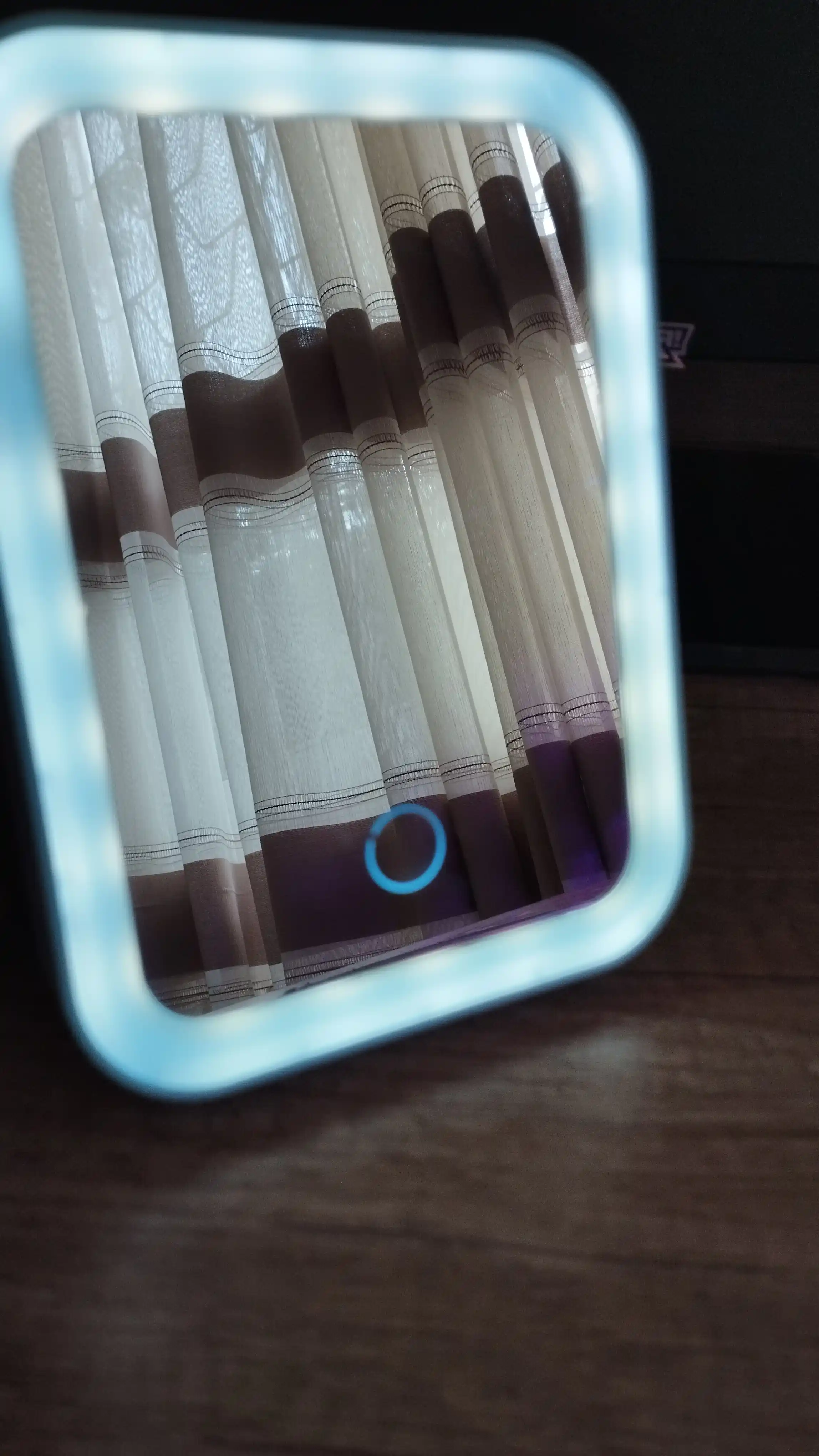 Зеркало с LED-подсветкой UnliLook CS278, пластиковый с USB, 3xAA